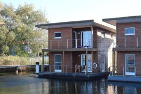 FLOATING HOUSES - 